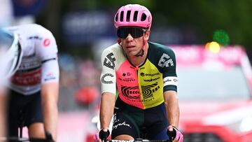 Rigoberto Urán abandona el Giro de Italia por covid-19