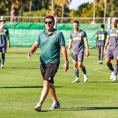 Edu Villegas desvela cómo convenció a Konrad y Koné, ‘la doble K’ del Ceuta