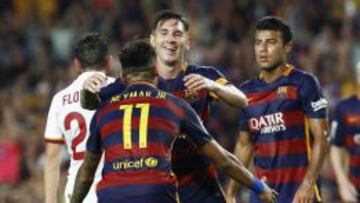 Messi se abraza a Neymar tras marcar al Roma.
