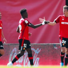 El Mallorca se aprovecha de un Espanyol deshecho