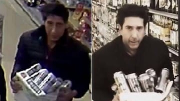 La divertida forma de David Schwimmer para demostrar que no es un buscado ladr&oacute;n.