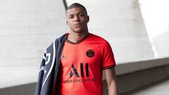 Mbapp&eacute; en la presentaci&oacute;n de la segunda camiseta del PSG