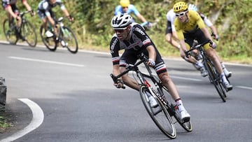 Dumoulin: ¡°Roglic aprovech¨® el rebufo de la moto en la bajada¡±