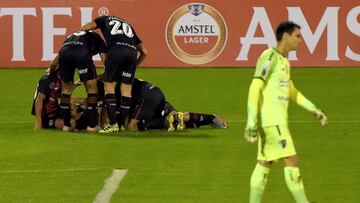 Palestino no levanta: perdió con Newell's en Sudamericana