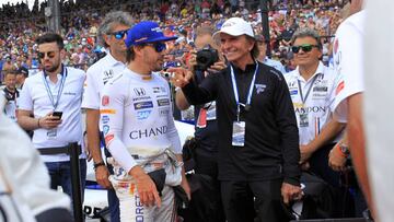 Emerson Fittipaldi con Fernando Alonso en la parrilla de la Indy 500.