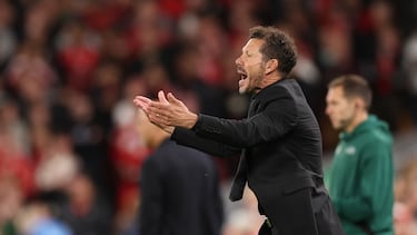 LIVERPOOL (United Kingdom), 17/09/2025.- Atletico Madrid's head coach Diego Simeone reacts during the UEFA Champions League league phase match between Liverpool and Atletico Madrid in Liverpool, Britain, 17 September 2025. (Liga de Campeones, Reino Unido) EFE/EPA/ADAM VAUGHAN