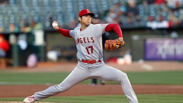 Oakland (United States), 10/08/2022.- Los Angeles Angels starting pitcher Shohei Ohtani winds up for a pitch against the Oakland Athletics, during the second inning of their Major League Baseball (MLB) game, at RingCentral Coliseum, in Oakland, California, USA, 09 August 2022. (Estados Unidos) EFE/EPA/JOHN G. MABANGLO
