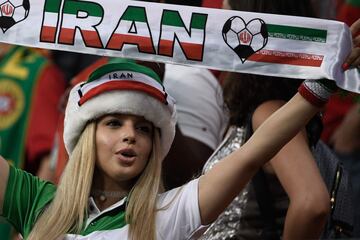 Seguidora iraní animando a su selección en el partido contra Portugal.