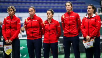 El equipo español, al completo con Conchita Martínez (derecha) como capitana.