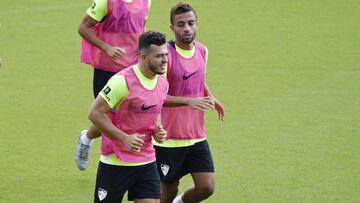 06/09/19 ENTRENAMIENTO DEL MALAGA 
 
 GONZALEZ MONTESDEOCA Y MOHAMED BENKHEMASSA
 
 