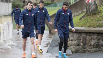 Aduriz con Lekue y Vesga.
