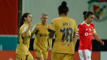 Aitana celebra su gol con Geyse ante la decepción de Pauleta.