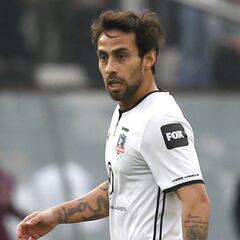 Valdivia anuncia su renovación en Colo Colo hasta fines del 2019