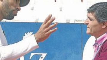 <b>JUANDE RAMOS MIMA AL DELANTERO, QUE ESTARÁ DISPONIBLE ANTE EL BETIS.</b> Sin duda, fue la imagen de la mañana. Juande Ramos cogió del brazo a Kanouté y se lo llevó a uno de los pasillos del Sánchez Pizjuán para tratar con él temas como su estado físico y, sobre todo, el asunto de su viaje tras el partido con el Betis. Kanouté confirmó que se marchará por la noche con un vuelo que pasará por París.