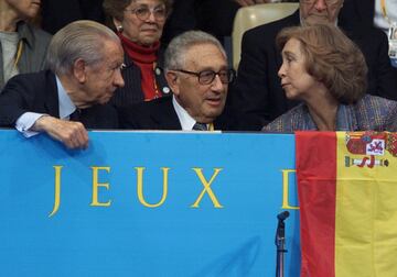 Henry Kissinger observa, junto a Juan Antonio Samaranch y la Reina Sofía, los Juegos de Sidney en el año 2000.