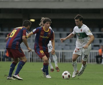 En 2010 ascendió, como juvenil, al equipo filial del Barcelona que dirigía Luis Enrique.