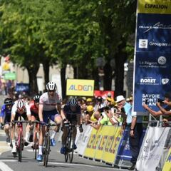 Fred Wright se lleva la etapa y Simon Guglielmi el liderato