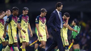 Santiago Solari y jugadores del América después del partido contra Atlético de San Luis