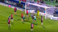 La increíble mala fortuna de Jeraldino: era el gol del triunfo a los 89', pero...