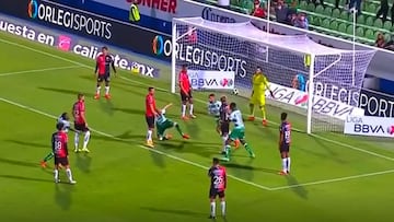 La increíble mala fortuna de Jeraldino: era el gol del triunfo a los 89', pero...