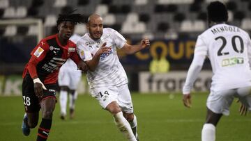 El centrocampista francés del Rennes, Eduardo Camavinga, durante un partido.