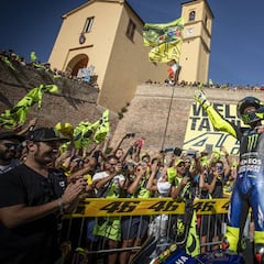 Rossi cumplió "un sueño de niño" al llegar con la M1 a Tavullia