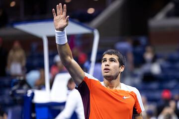 Spain's Carlos Alcaraz celebrates his win against Italy's Jannik Sinner during their 2022 US Open Tennis tournament men's singles quarter-final match against  at the USTA Billie Jean King National Tennis Center in New York, on early September 8, 2022. (Photo by Corey Sipkin / AFP)