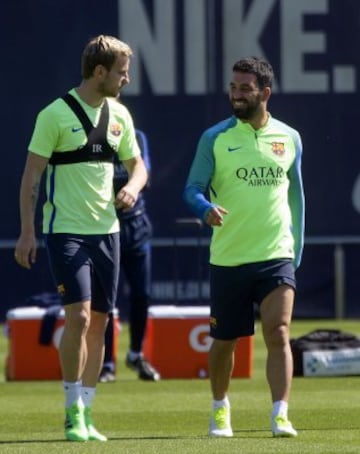 Ivan Rakitic y Arda Turan.