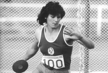 La alemana consiguió lanzar el disco a 72,30 metros durante los Juegos de Seúl 1988. Oro y récord para la historia.