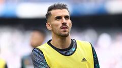 Dani Ceballos, jugador del Real Madrid, calienta antes de un partido.