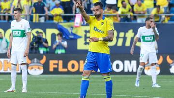 Negredo celebra su gol al Elche.