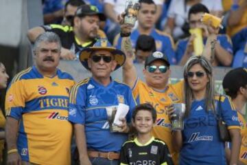 Este fue el ambiente dentro y fuera del campo en el clásico de la 'Sultana del Norte' celebrado este sábado en el Estadio Universitario.