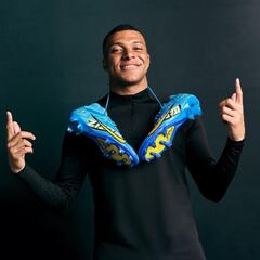 Kylian Mbappé takes steps to protect name, pose and quotes