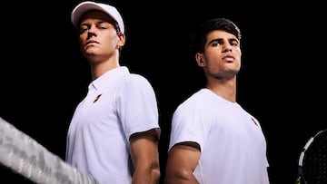 Jannik Sinner y Carlos Alcaraz en posado promocional.