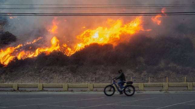 Kenneth Fire near West Hills prompts evacuation orders as blaze spreads quickly: This is the evacuation zone
