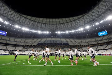 El Real Madrid se ejercita en el estadio de Lusail, en Doha, antes de la final de la Intercontinental ante el Pachuca de Mxico.