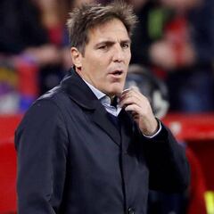 Eduardo Berizzo asoma como el Plan B en la banca de la Roja