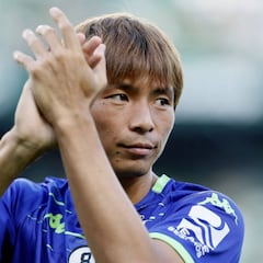 Inui: un millón de yenes para cambiar porterías en su ciudad