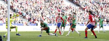 El canterano rojiblanco sentenció el partido tras rematar a placer un tiro de Correa rechazado por Pacheco.