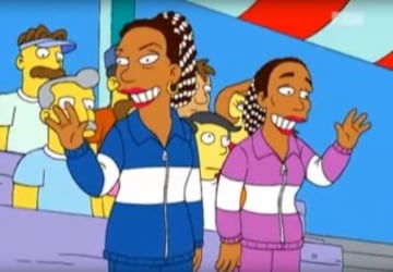 Una discusión familiar entre la familia Simpson derivó en un duelo de dobles mixtos. Homero necesitó reforzar su equipo, por lo que echó mano de Venus Williams en remplazo de Lisa. Por su parte, Marge hizo lo mismo con Bart para darle espacio a Serena.