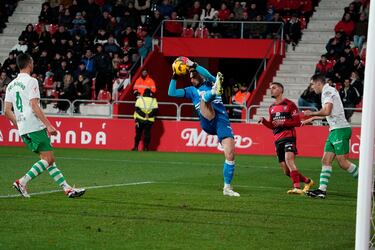 Aprobados y suspensos del Racing en Anduva: Ezkieta y la banda izquierda, de nota