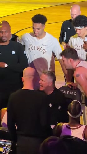 Terremoto en los Warriors: la acalorada discusión en pleno tiempo muerto que acabó con un jugador en vestuarios