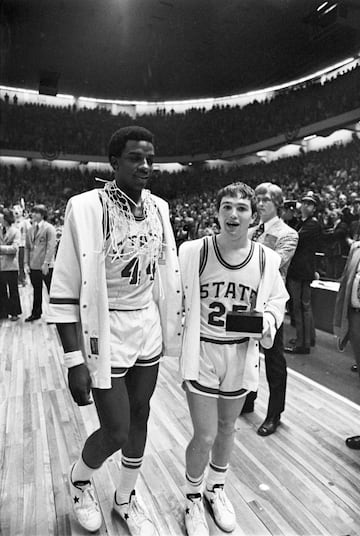 Base titular del campeón de la NCAA en 1974 (North Carolina State) también jugó al béisbol. Su altura le brindó incluso premios. En 1975 recibió el Frances Pomeroy Naismith Award para jugadores de Universidad más bajitos de 1,80. Ese año fue drafteado por los Hawks, pero el base jugó en los Denver Nuggets dos temporadas (1975-77).