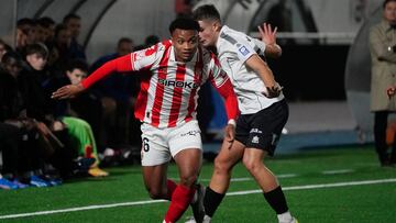Momento del partido de Copa del Rey entre el Sporting de Gijón y el Caudal.