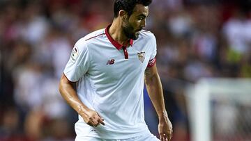 SEVILLE, SPAIN - AUGUST 20:  Vicente Iborra of Sevilla FC in action during the match between Sevilla FC vs RCD Espanyol as part of La Liga at Estadio Ramon Sanchez Pizjuan on August 20, 2016 in Seville, Spain.  (Photo by Aitor Alcalde/Getty Images)