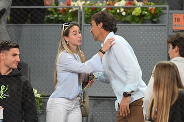 Raúl González Blanco saluda a Athenea del Castillo.