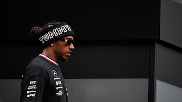 Hamilton, en el 'paddock' de Zandvoort.
