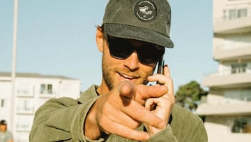 Graham Howes señalando a cámara