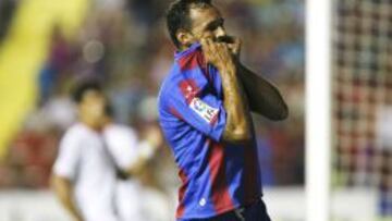 González González expulsó a Juanfran por agredir a un jugador del Atlético de Madrid.