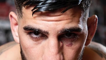 A Topuria, ni en pintura